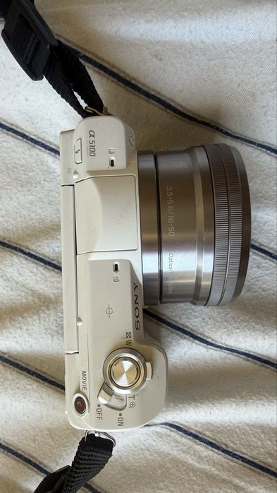 Câmera Sony α5100 (ILCE-5100)