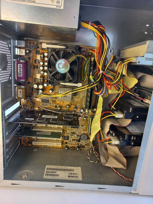 Системный блок ПК +клавиатура. Установлена OS Windows+Office,  Все Ок!