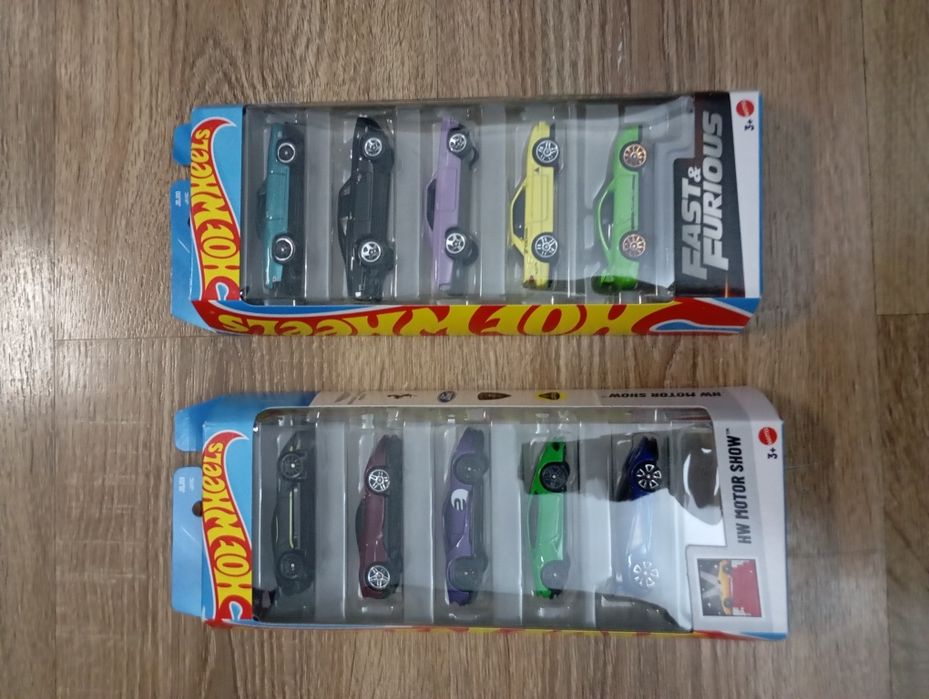 Hot wheels pack-5 carros