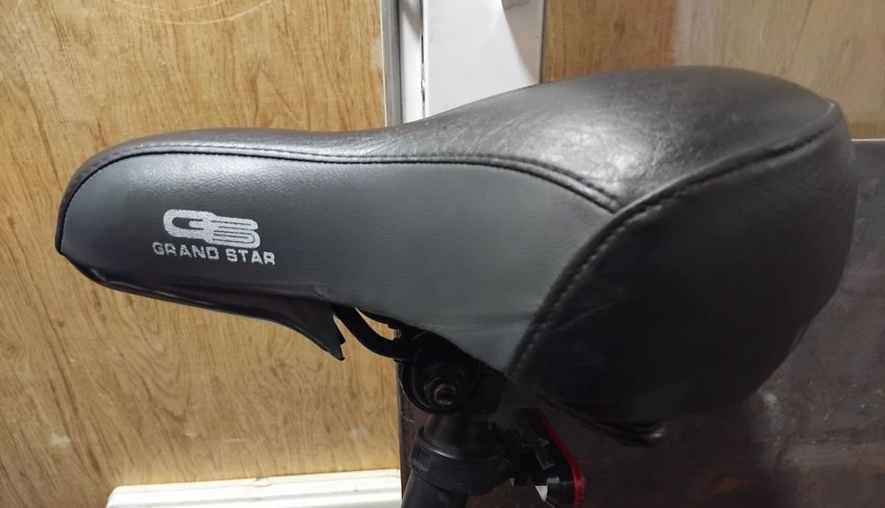 Продам  седло ,сиденье Grand star.