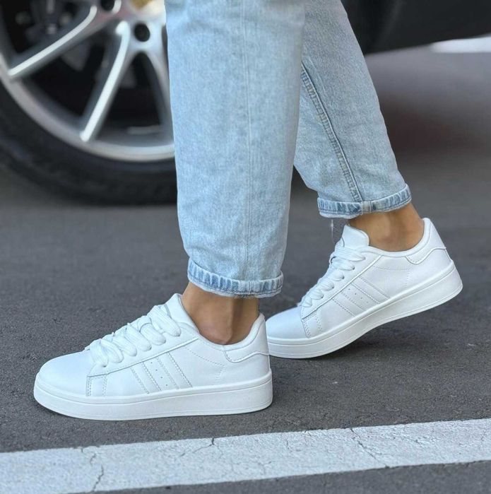 Женские белые кроссовки кеды