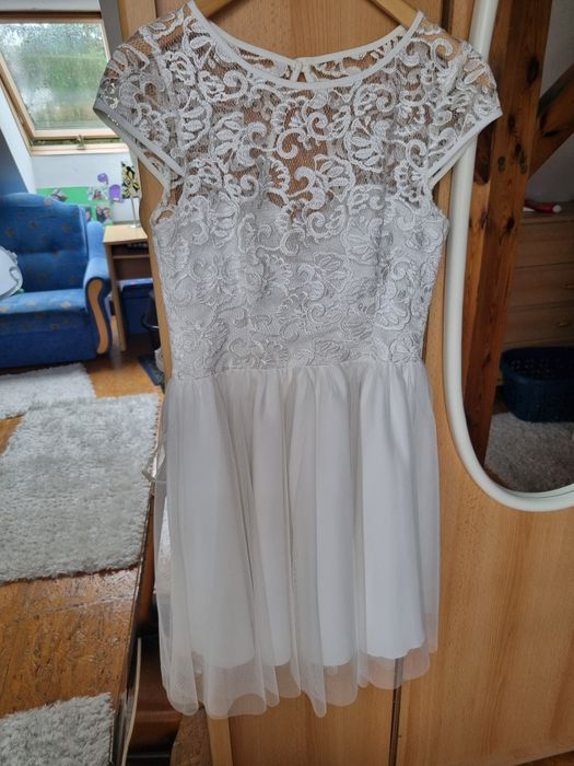 Biala sukienka slubna krotka
