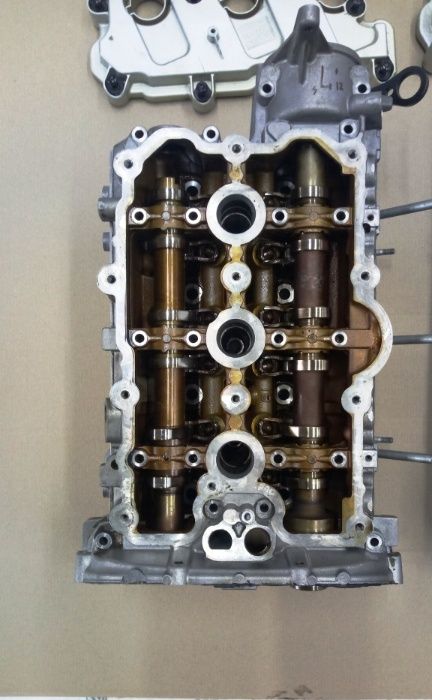 Головка крышка Audi Q7 Q5 A8 A7 A6 A5 A4 Touareg 06E103066M 06E103065L