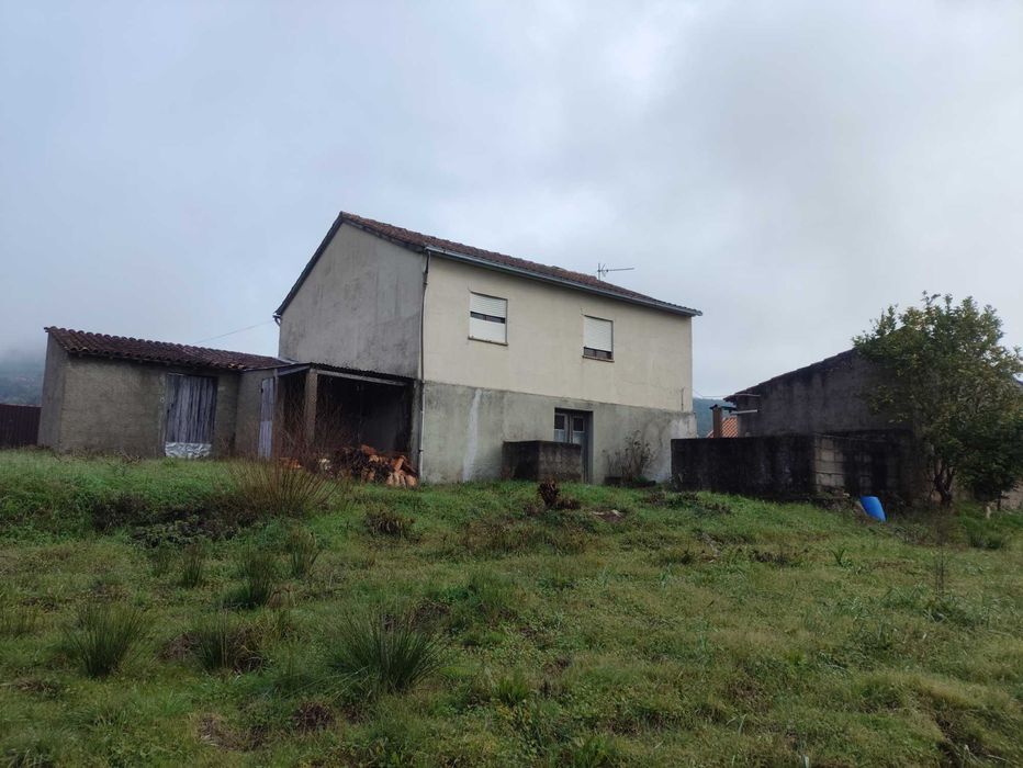 Moradia Isolada para Recuperar com Terreno