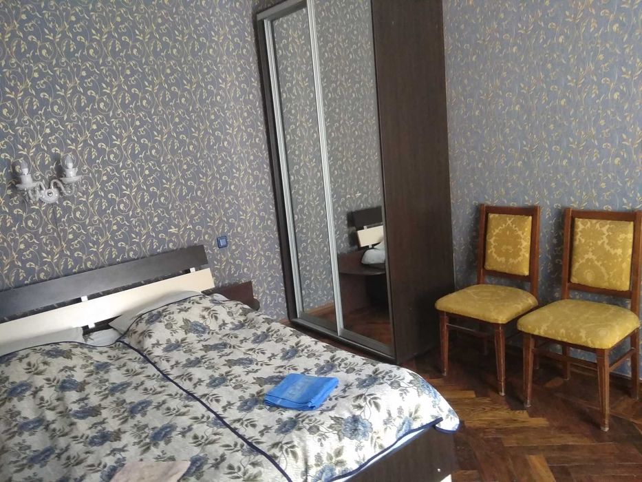 Сдам 3-х комн. квартиру в центре.