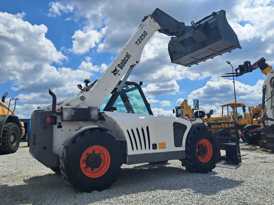 Ładowarka Teleskopowa BOBCAT T2250  / 14r! / Manitou 625 / Kramer / weidemann