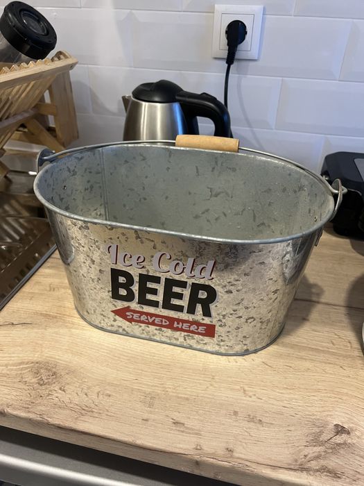 Balde em metal para cervejas