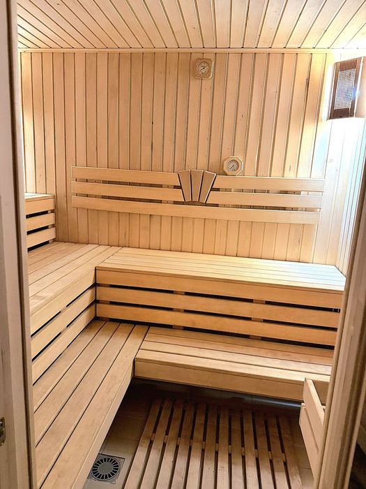 Два будинки з банею та зарибленим власним  озером р-н Аєропорту