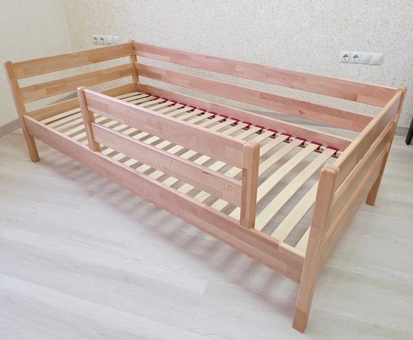 Ліжко дерев'яне для підлітка 190х90, з матрацом, гарний стан