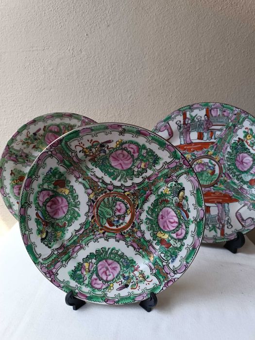 4 Decorative Plates64750931138691120