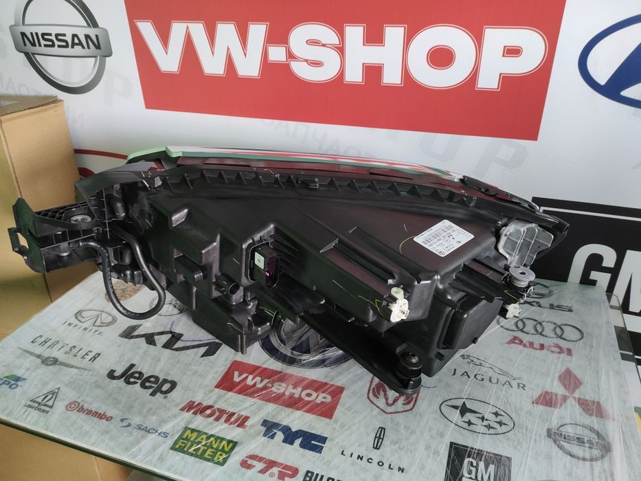 Фара передня права/ліва Volkswagen Passat B9 USA -