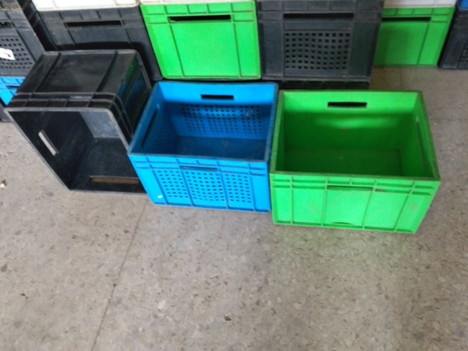 Продаж пластикових ящиків