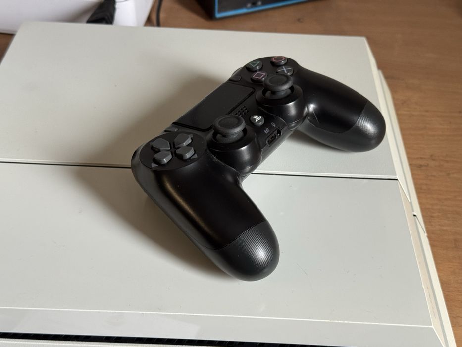 Продам PS4 Fat в Чудовому стані