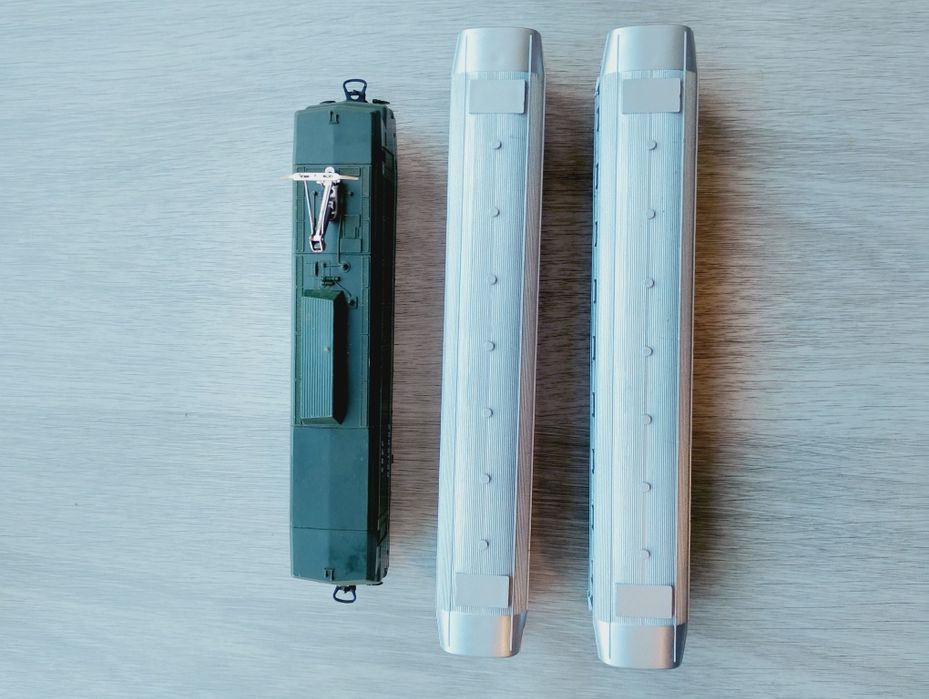 Locomotiva Lima BB 15002 + 2  carruagens inox H0 1:87