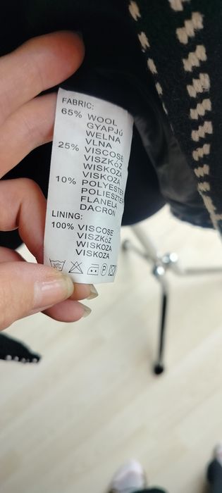 Dwurzędowy płaszczyk  damski wełniany M 38