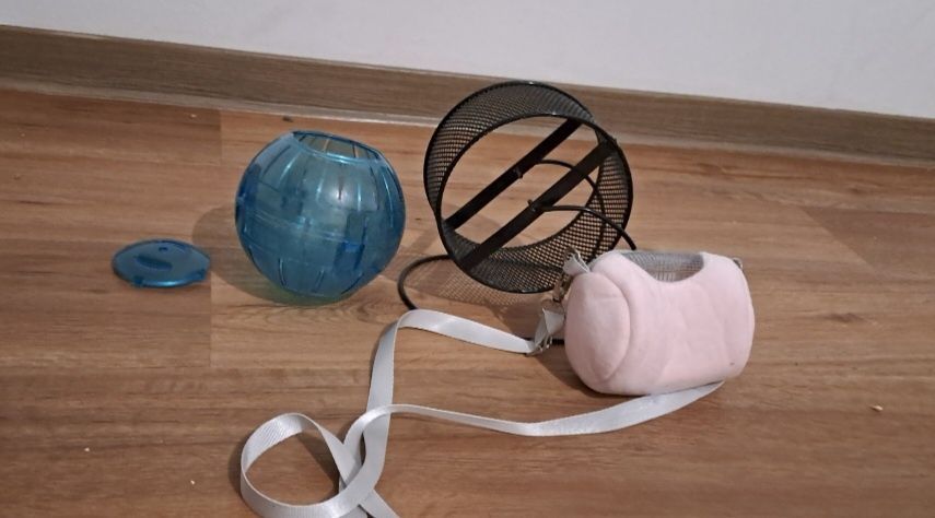 Іграшки для хомяка, кола, сумочка