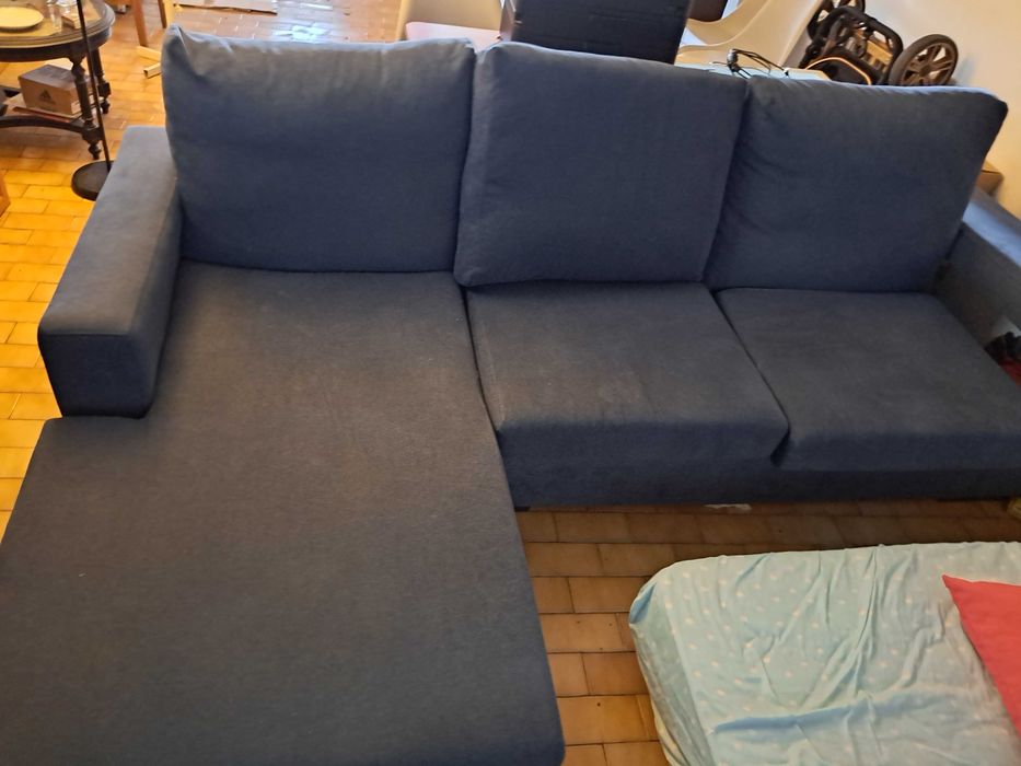 Sofá azul 3 lugares com chaise longue