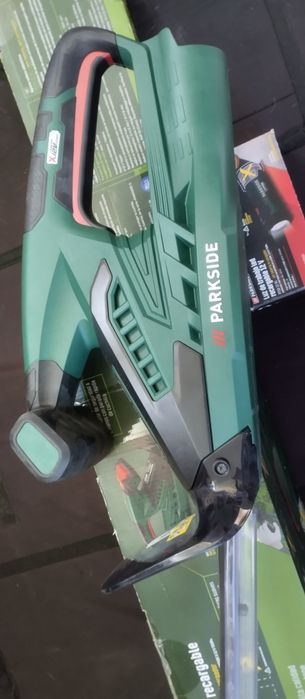 Corta sebes e lanterna a bateria 12v Parkside