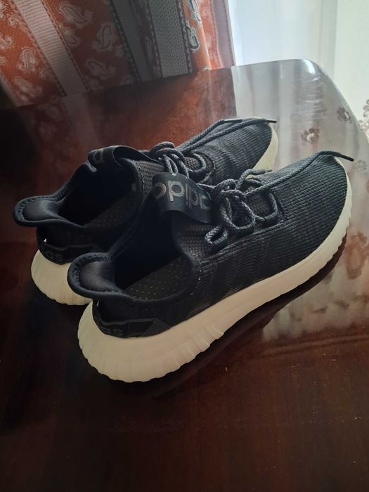 Кросівки adidas (унісекс)