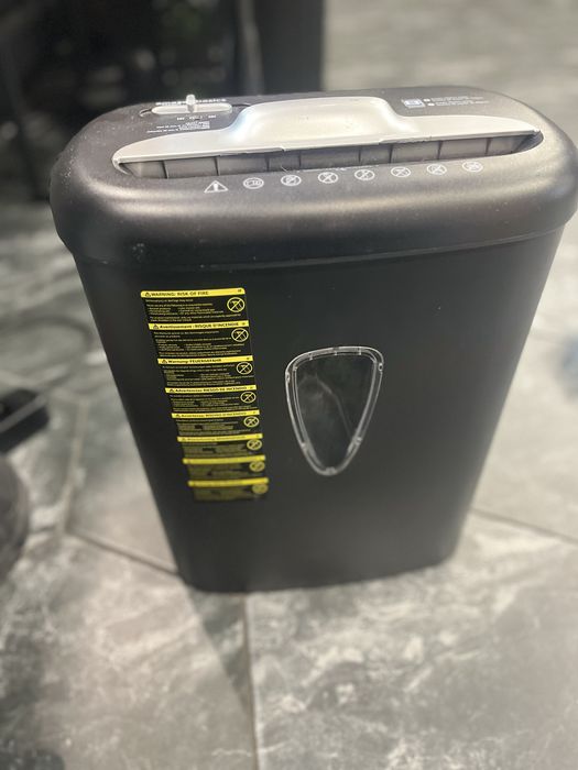 Шредер, подрібнювач, знищувач паперу.