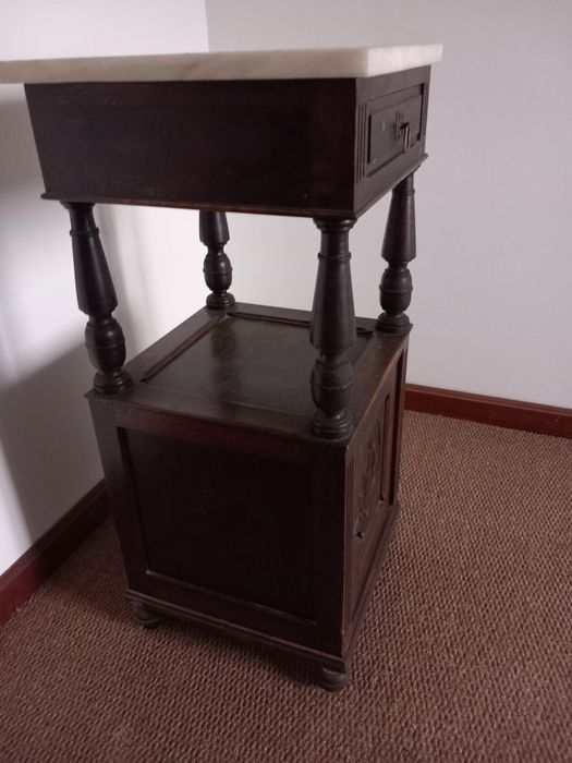 Mesa cabeceira mármore