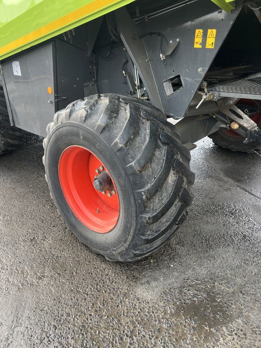 Claas Lexion 480 на гусеницях 2003 рік випуску
