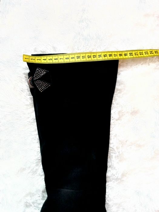 Чорні замшеві жіночі чоботи Berloni зі стразами сапоги демі ботинки