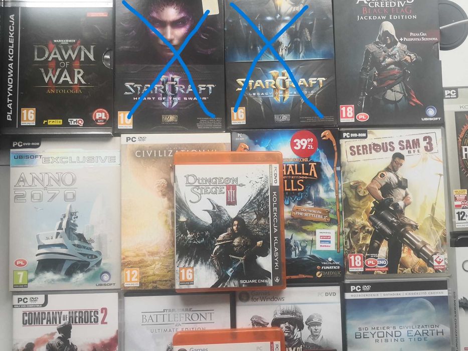 Pudełka po grach komputerowych z płytami ,instrukcjami itp.