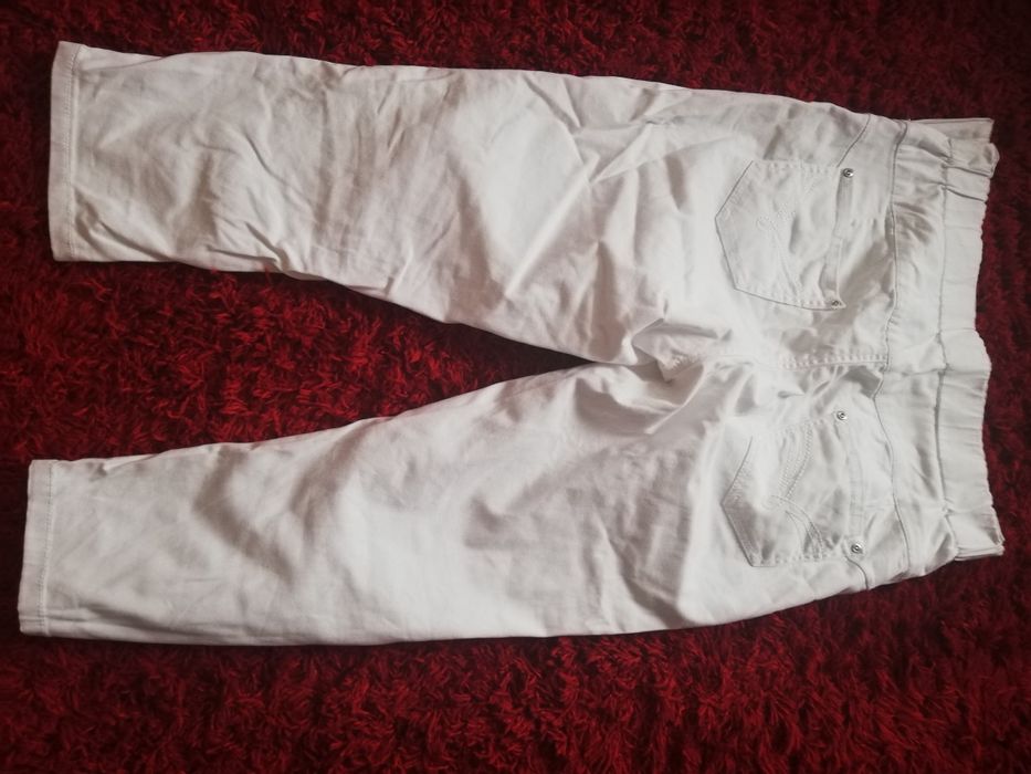 Białe spodnie 3/4 Avon