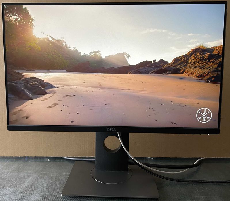 Monitor Dell 24" model: P2419H, FHD, 1920x1080 LED IPS, PIVOT