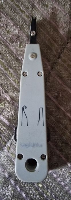 Alicate de Cravar Tomadas e Reguas RJ45