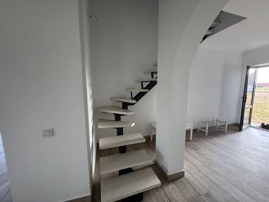 Продається двоповерховий сучасний житловий будинок в Коломиї