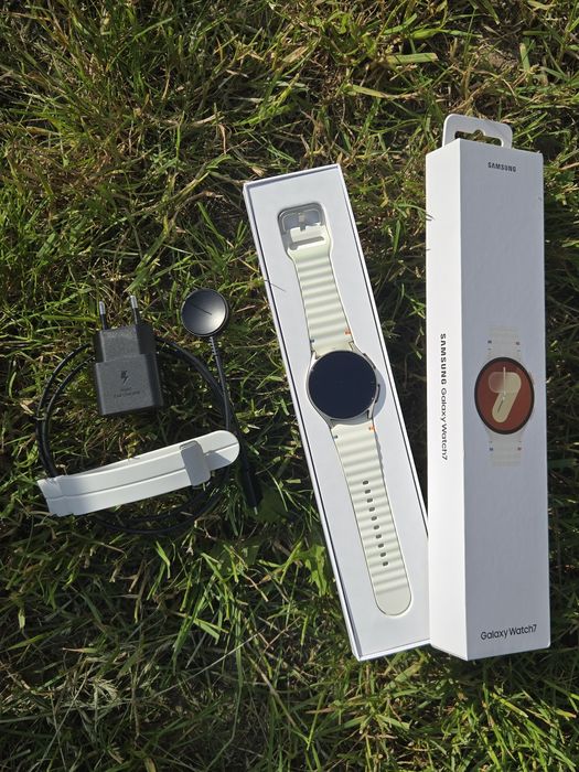 Samsung Galaxy Watch 7 + додатковий магнітний ремінець + оригінальний блок живлення Samsung 25w