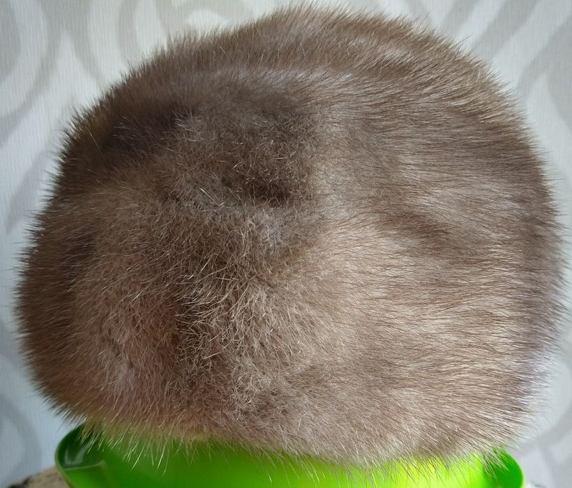 Czapka z futra naturalnego obwód 58 cm/1 szt