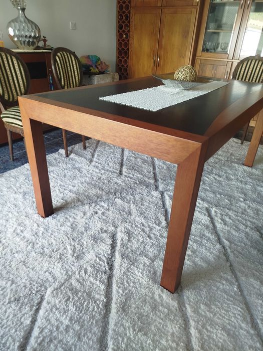 Mesa de jantar grande moderna