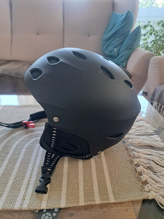 kask narciarski czarny