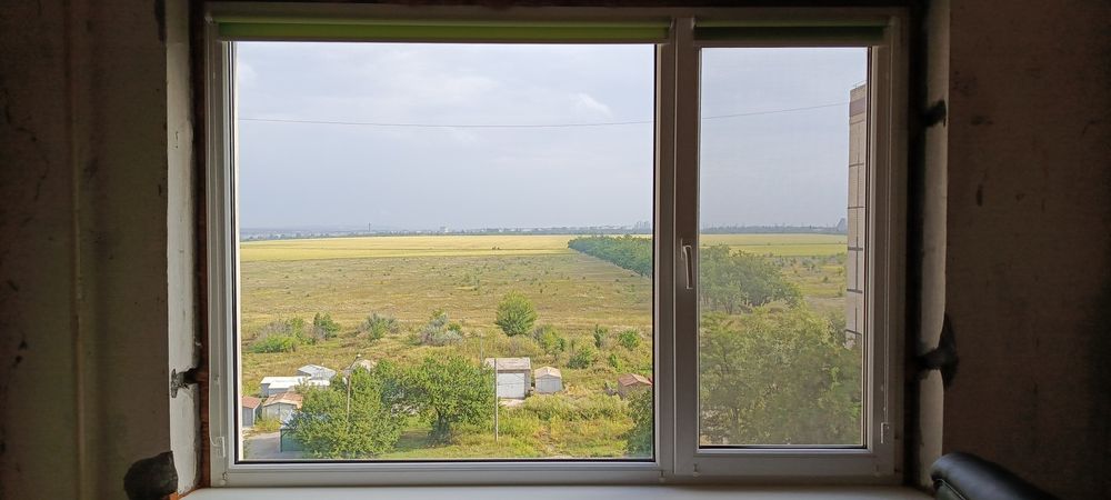 Вікно металопластикове KBE 2060 x 1420 з тканинними ролетами