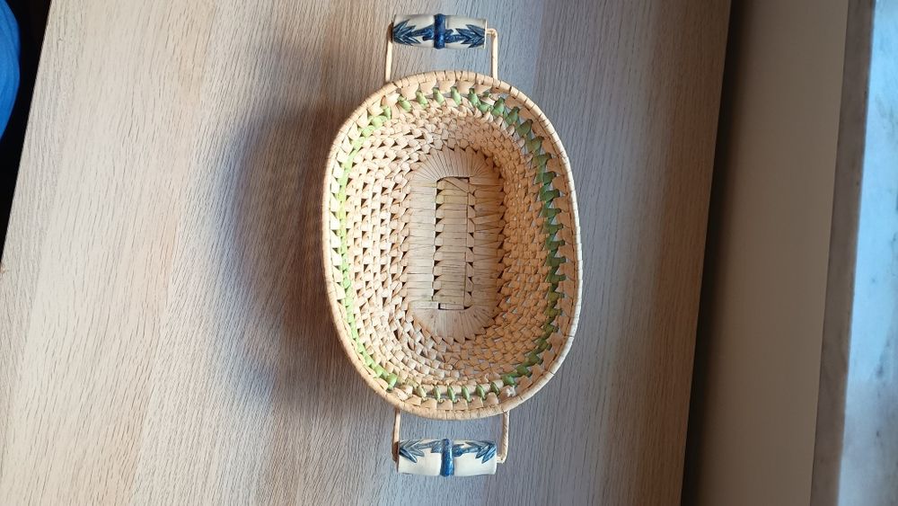cesta em verga com asas cerâmicas