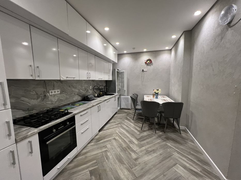 Продаж 4 кімнатноі квартири