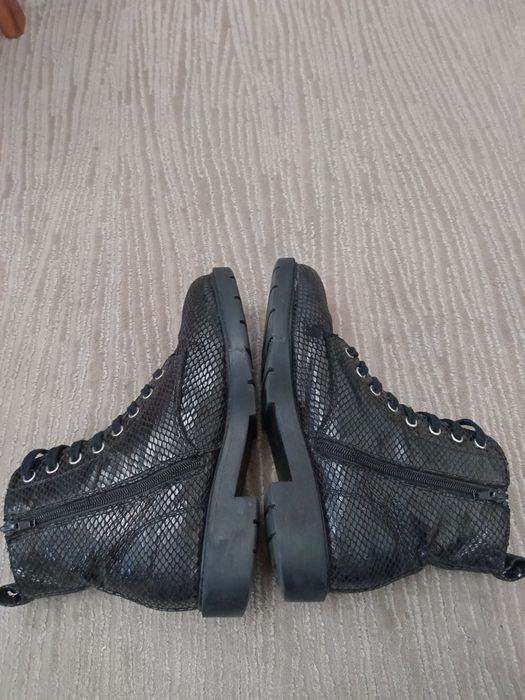 Botki z zamkiem czarne