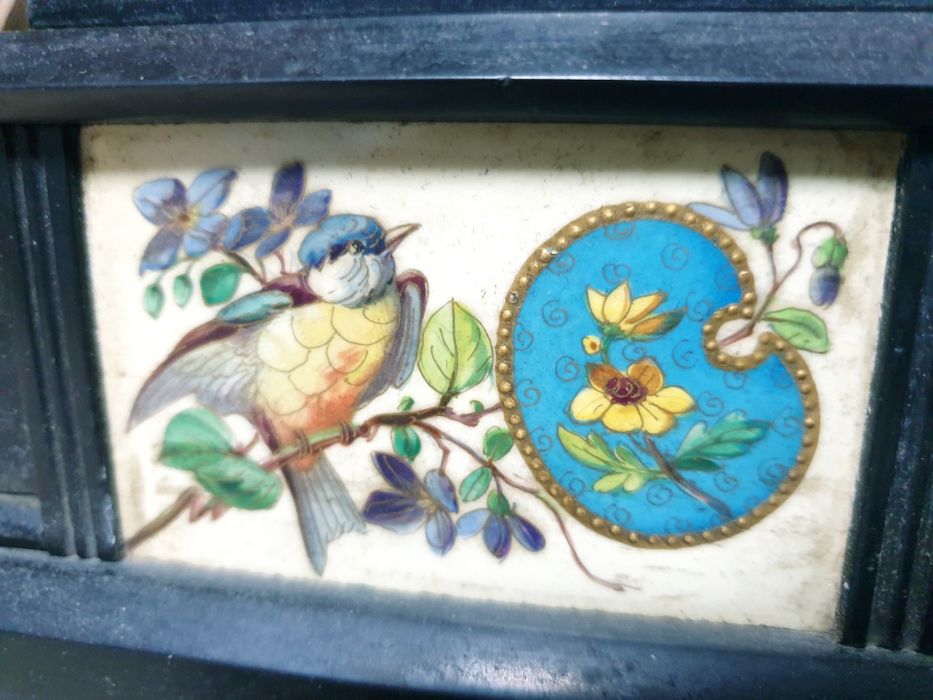 Fantástico antigo candeeiro de mesa francês com pinturas sobre mármore