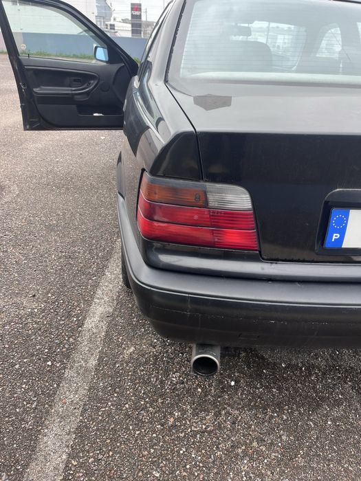 BMW E36 316i conservado