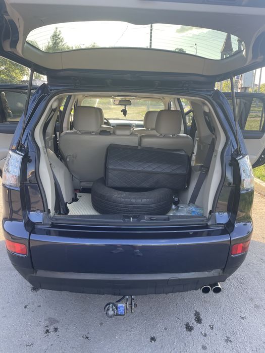 Mitsubishi Outlander XL 3.0 V6 2011p.