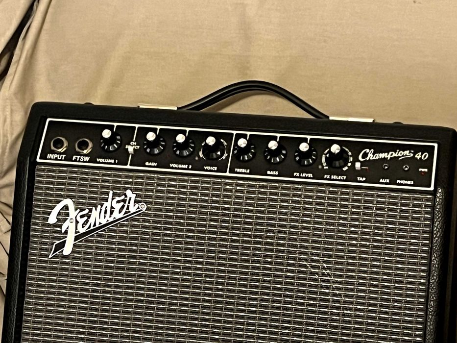 Fender Champion 40W + pedal Footswitch Fender