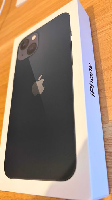 IPhone 13 powystawowy