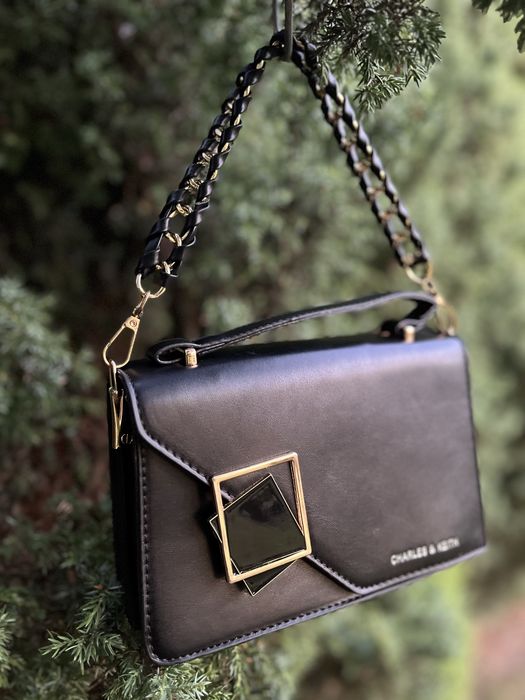 Жіноча сумочка Charles & Keith