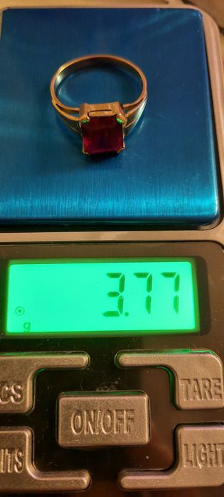 Pierscionek złoty pr.585 z rubinem