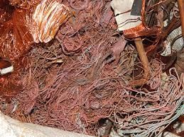 Faço recolha de sucatas e entulho ao domicílio