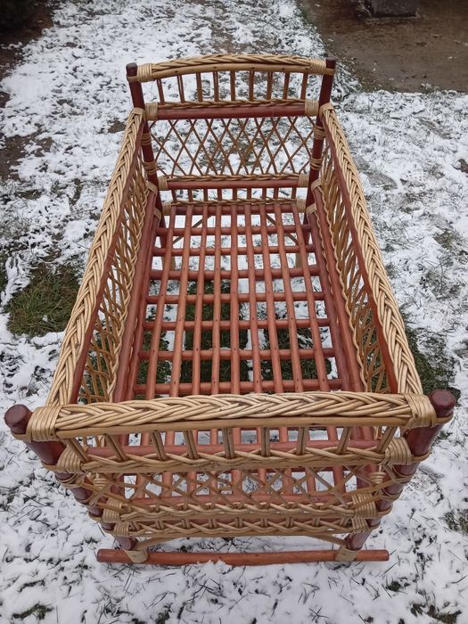 Продам ліжко-люлька розмір 1м×0.5см спальне місце.Відправка н.п.деліве