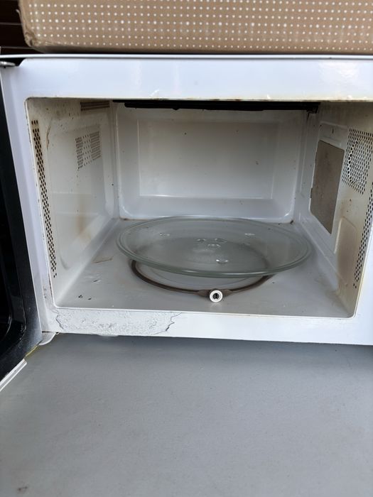 Microondas Teka a funcionar
